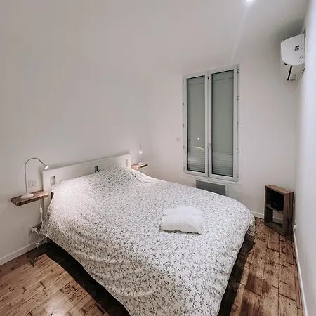 Appartamento Petite Maison Avec Jardin A Paris